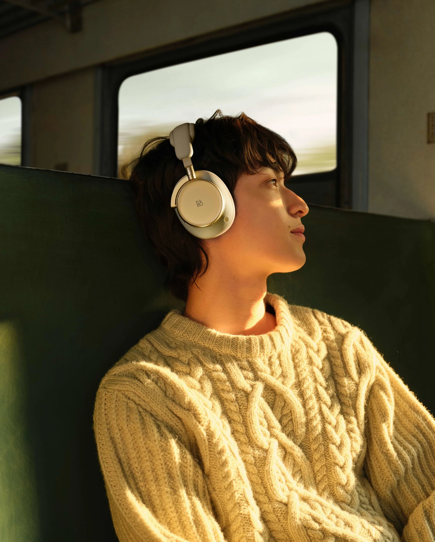 Bang & Olufsen Beoplay H100 Ear Headphones 8